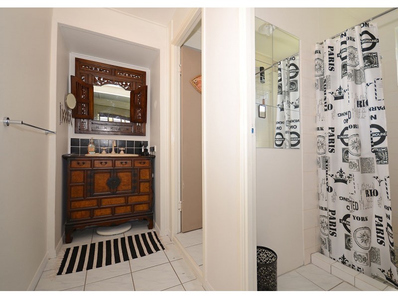 72 Shell Street, Urangan QLD 4655