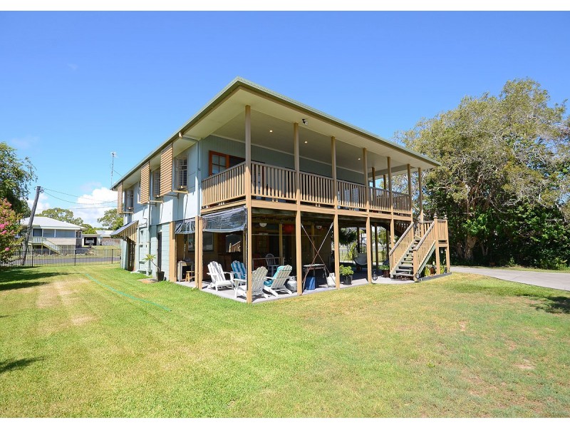 72 Shell Street, Urangan QLD 4655