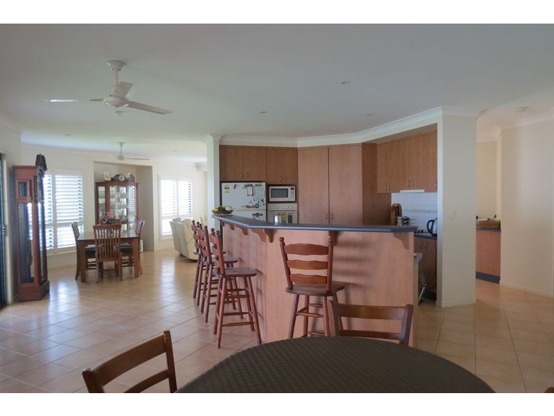 2 Queensbury Grove, Urraween QLD 4655