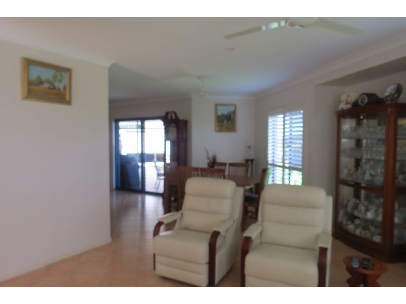 2 Queensbury Grove, Urraween QLD 4655