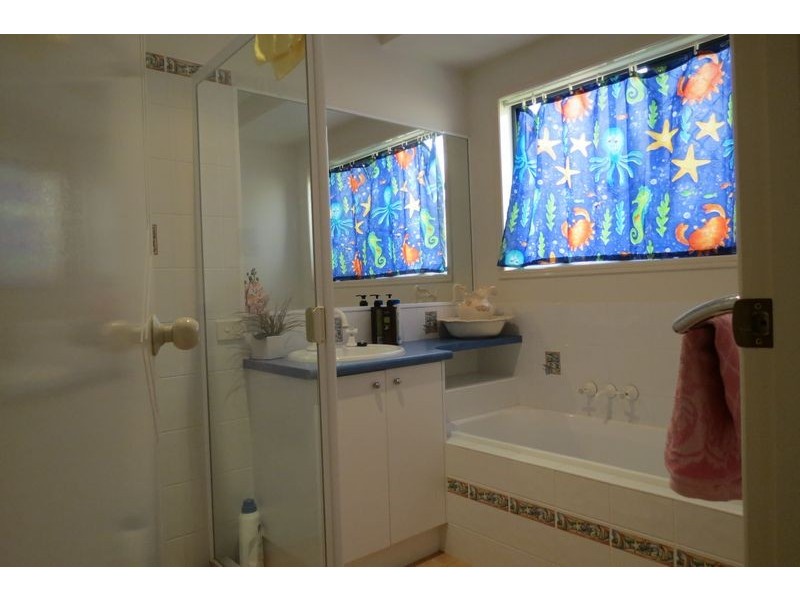 2 Queensbury Grove, Urraween QLD 4655