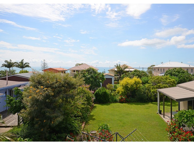 11 Bell Street, Point Vernon QLD 4655