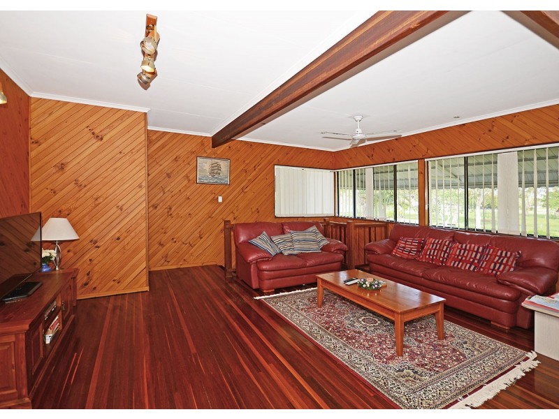 11 Bell Street, Point Vernon QLD 4655