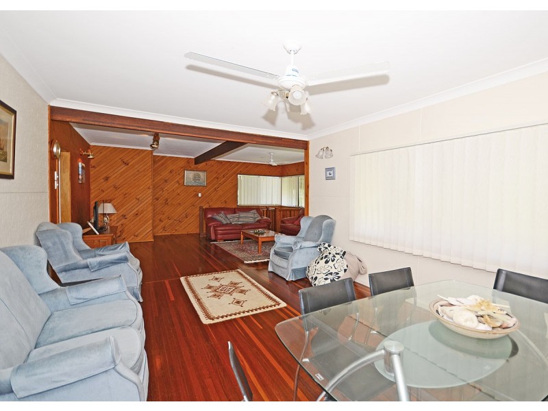 11 Bell Street, Point Vernon QLD 4655
