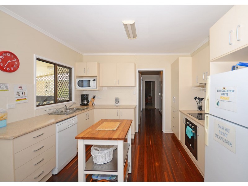 11 Bell Street, Point Vernon QLD 4655