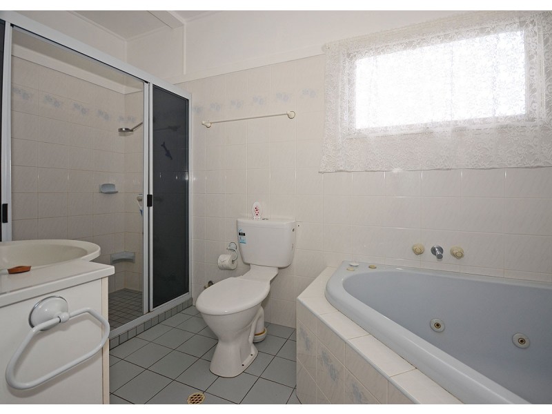 11 Bell Street, Point Vernon QLD 4655