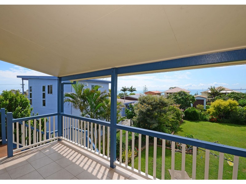 11 Bell Street, Point Vernon QLD 4655