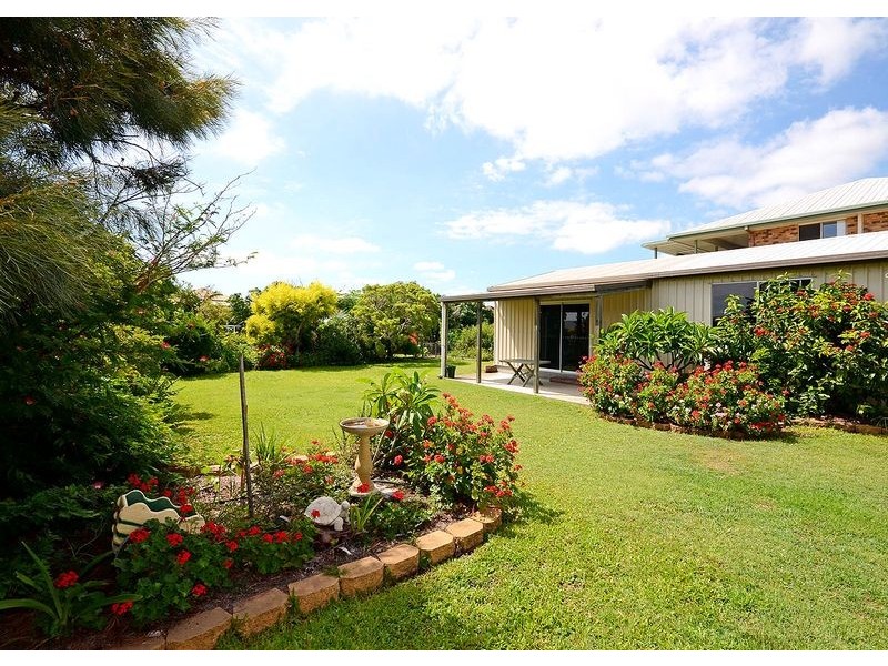 11 Bell Street, Point Vernon QLD 4655