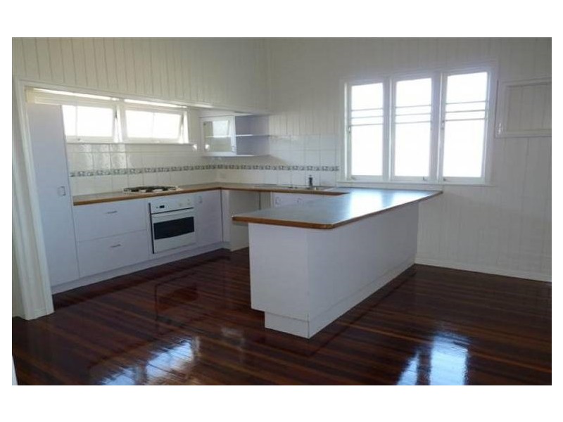 32 Pulgul Street, Urangan QLD 4655