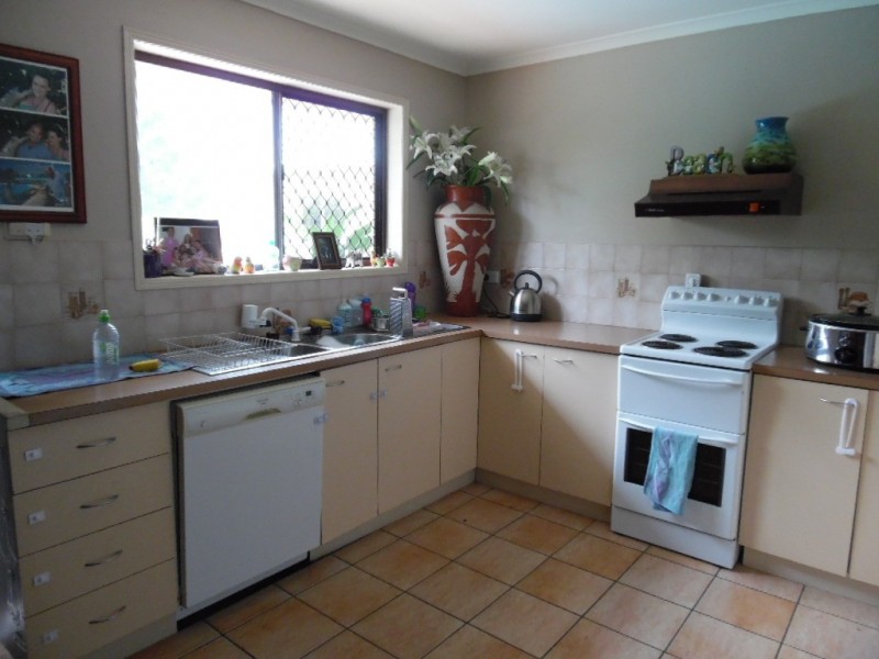 8 Melong Street, Scarness QLD 4655