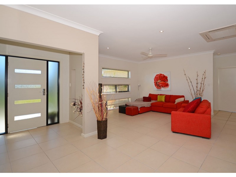 17 Amstal Avenue, Wondunna QLD 4655