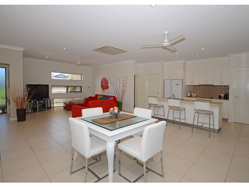 17 Amstal Avenue, Wondunna QLD 4655
