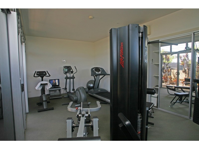 111/230 Pulgul Street, Urangan QLD 4655