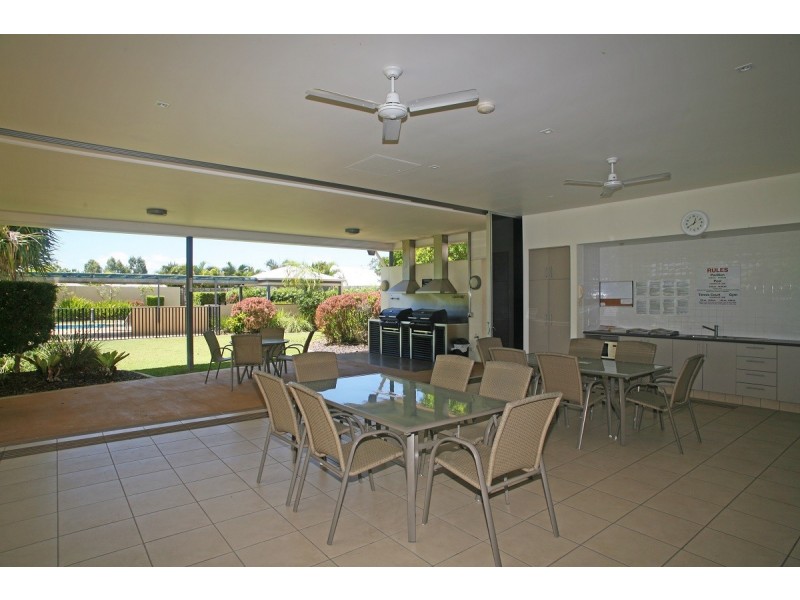 111/230 Pulgul Street, Urangan QLD 4655
