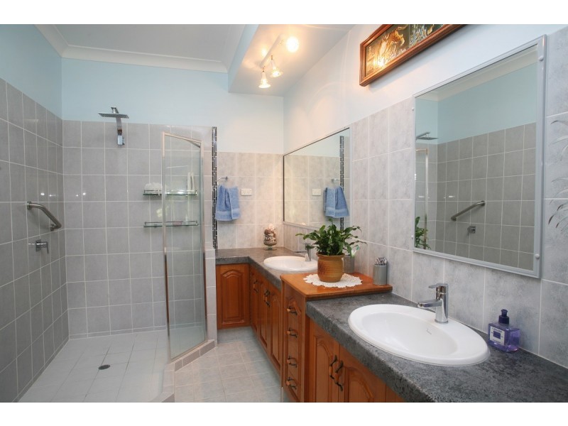 28 Wellington Crescent, Wondunna QLD 4655