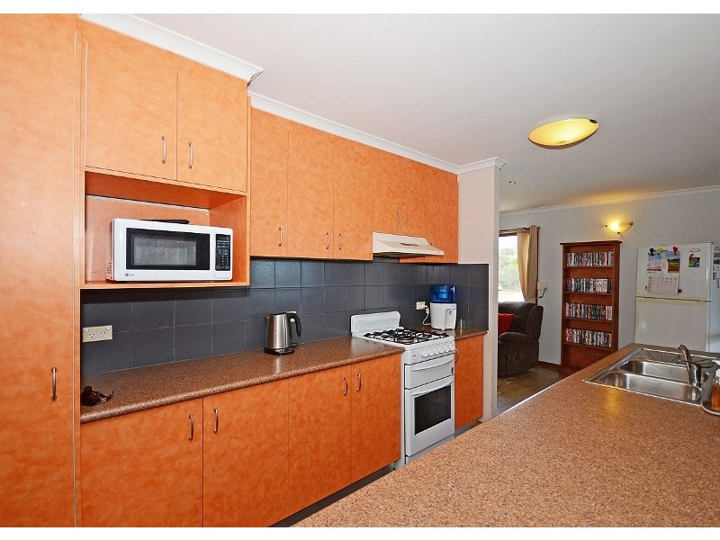 24 Vanda Street, Urangan QLD 4655