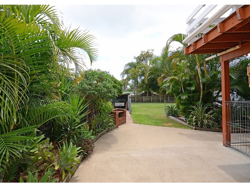 24 Vanda Street, Urangan QLD 4655