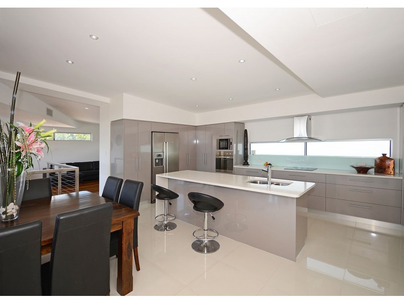 4 Johnston Blvd, Urraween QLD 4655