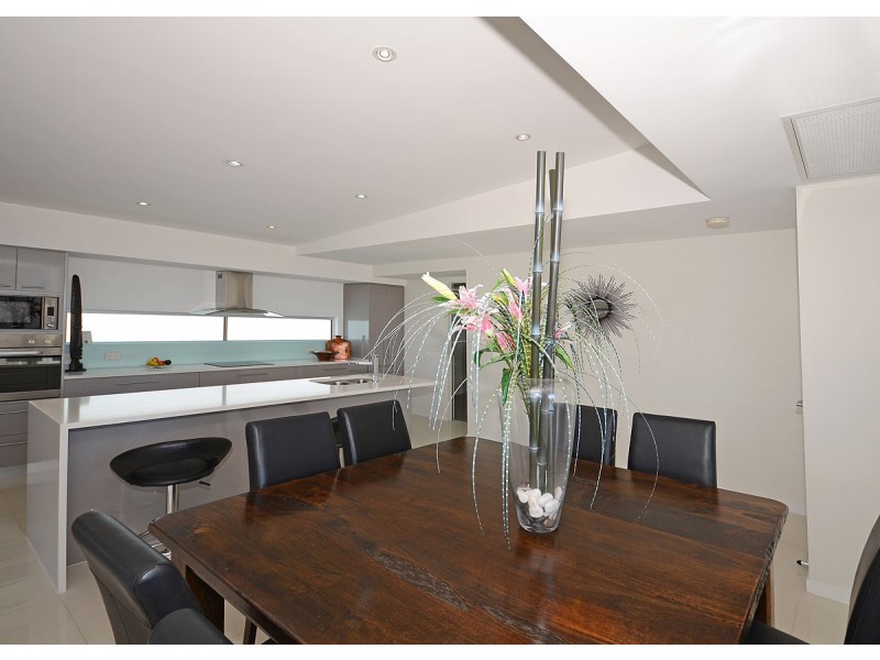 4 Johnston Blvd, Urraween QLD 4655