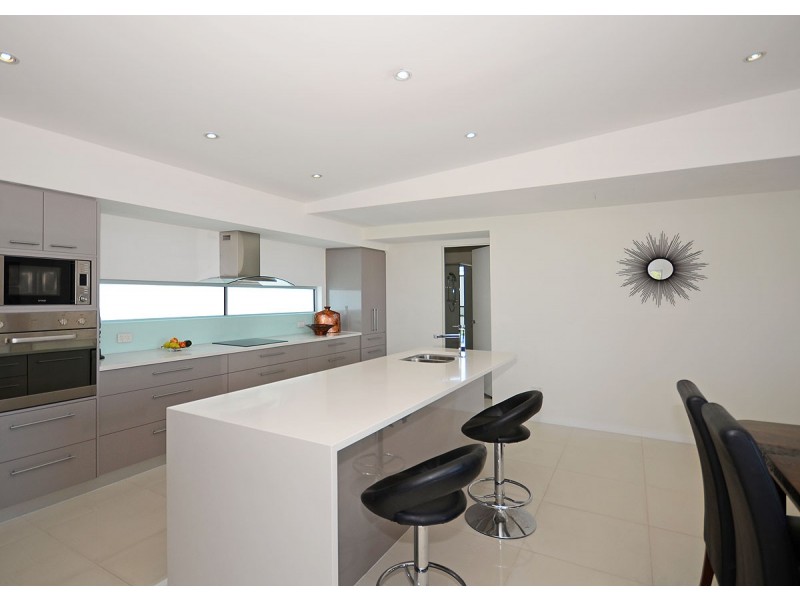 4 Johnston Blvd, Urraween QLD 4655