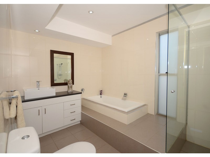 4 Johnston Blvd, Urraween QLD 4655