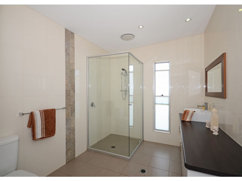 4 Johnston Blvd, Urraween QLD 4655