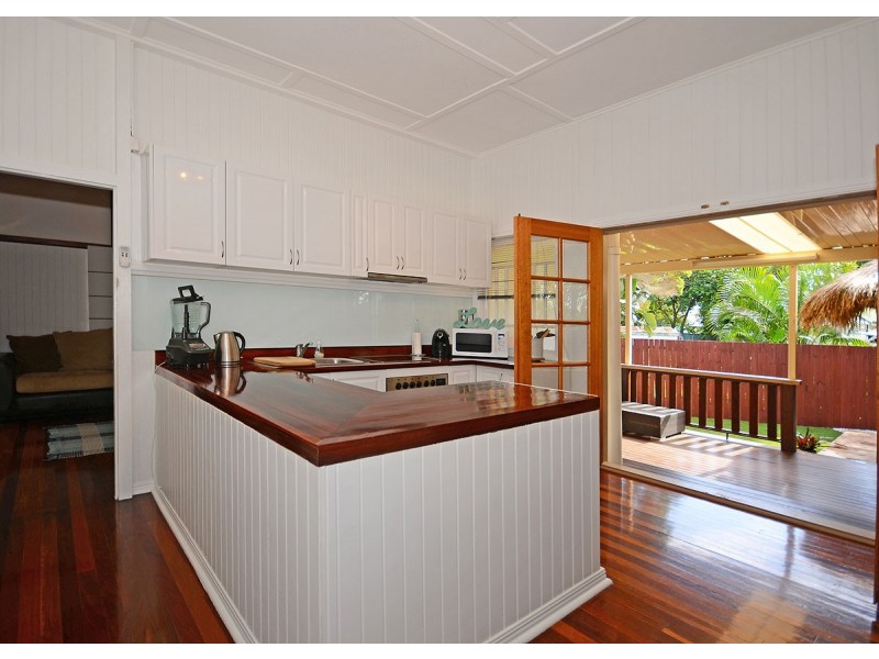 11 Martin Street, Point Vernon QLD 4655