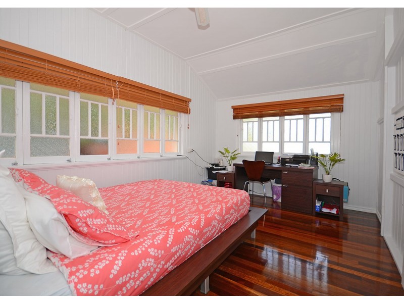 11 Martin Street, Point Vernon QLD 4655