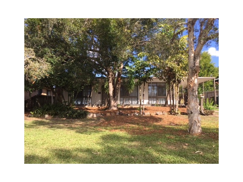 19 Barnstaple St, Torquay QLD 4655