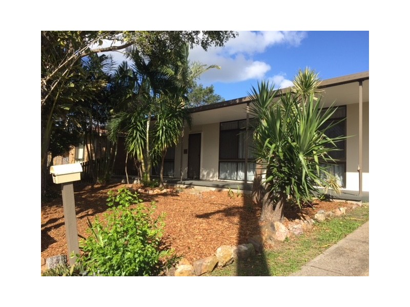 19 Barnstaple St, Torquay QLD 4655