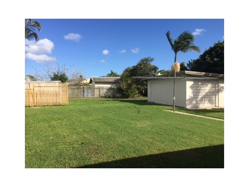19 Barnstaple St, Torquay QLD 4655