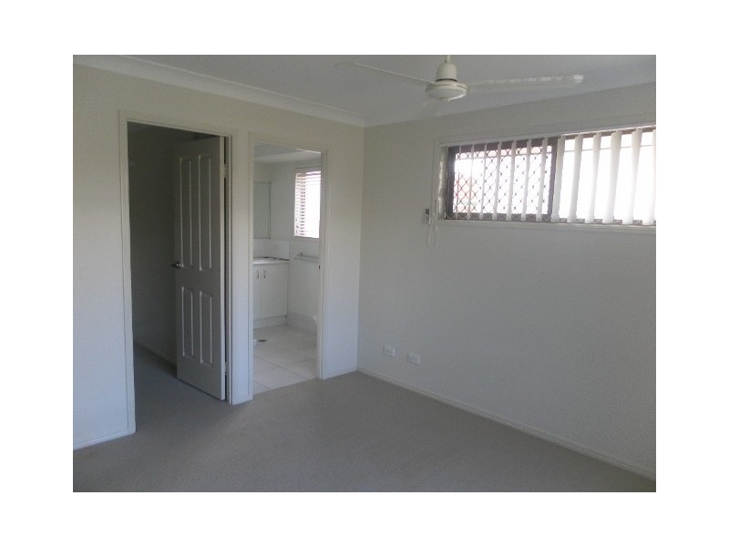 5 Bushlark Avenue, Eli Waters QLD 4655