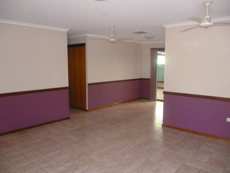 54 South Street, Urangan QLD 4655