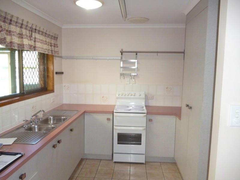 54 South Street, Urangan QLD 4655