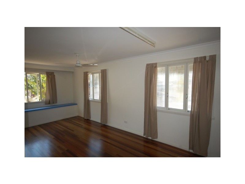 Unit 4/400 Esplanade, Scarness QLD 4655