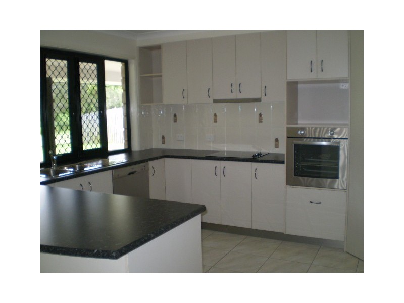 27 Oceanview Street,, Point Vernon QLD 4655
