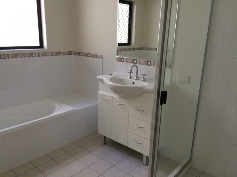 27 Oceanview Street,, Point Vernon QLD 4655