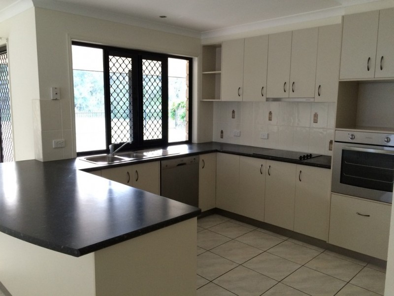 27 Oceanview Street,, Point Vernon QLD 4655