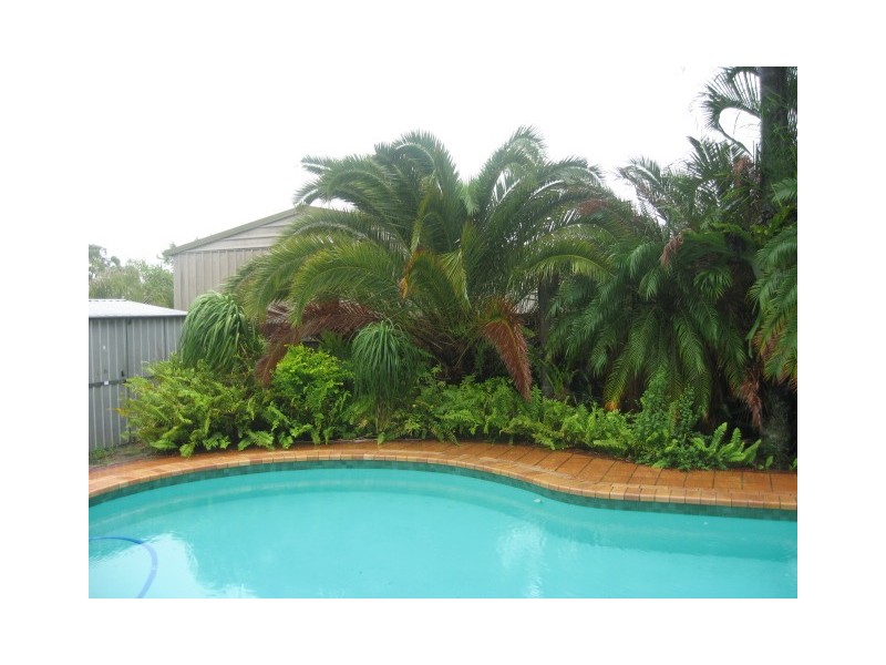 16 Debra Court, Urangan QLD 4655