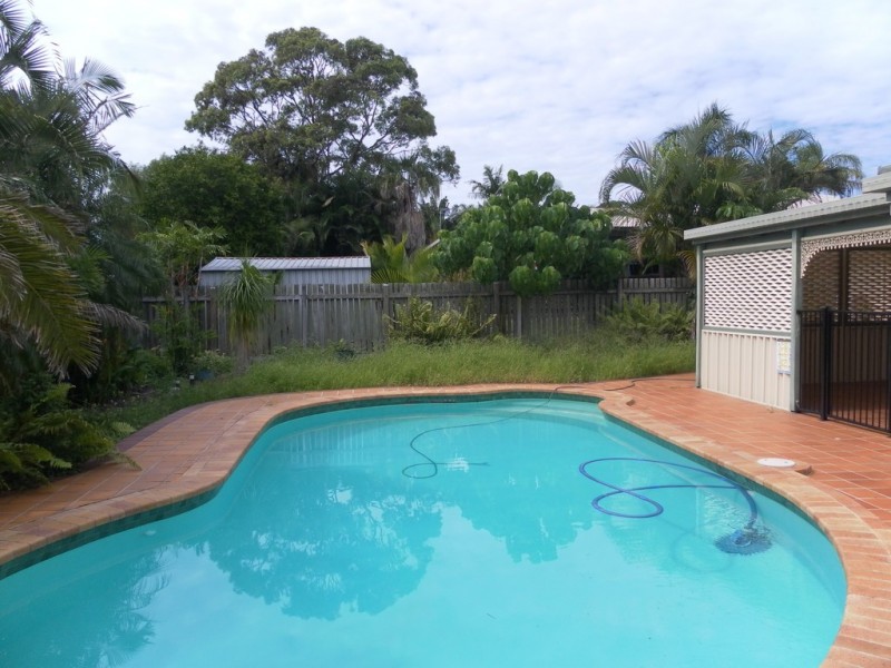 16 Debra Court, Urangan QLD 4655