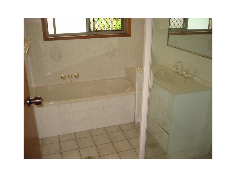 1 Fiona Court,, Urangan QLD 4655