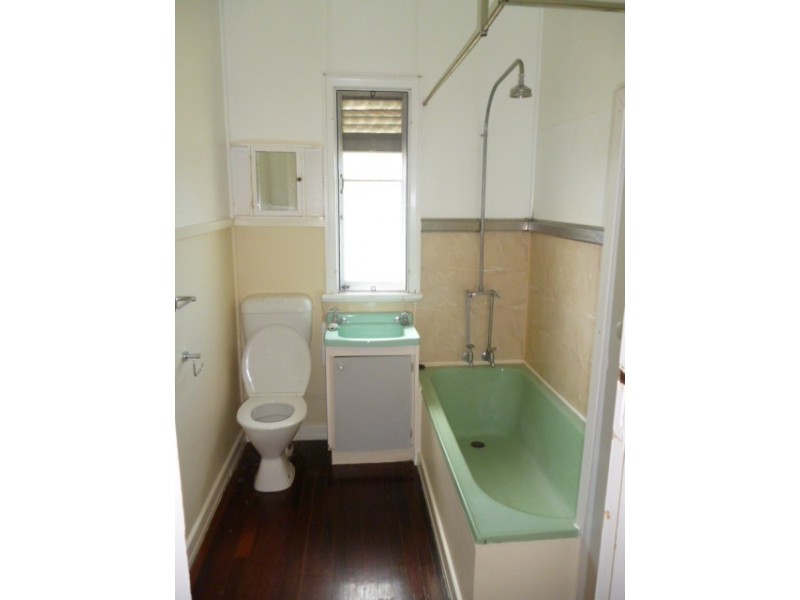 64 King Street,, Urangan QLD 4655