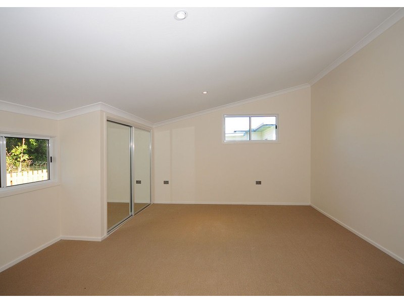 12 Elizabeth Street,, Urangan QLD 4655