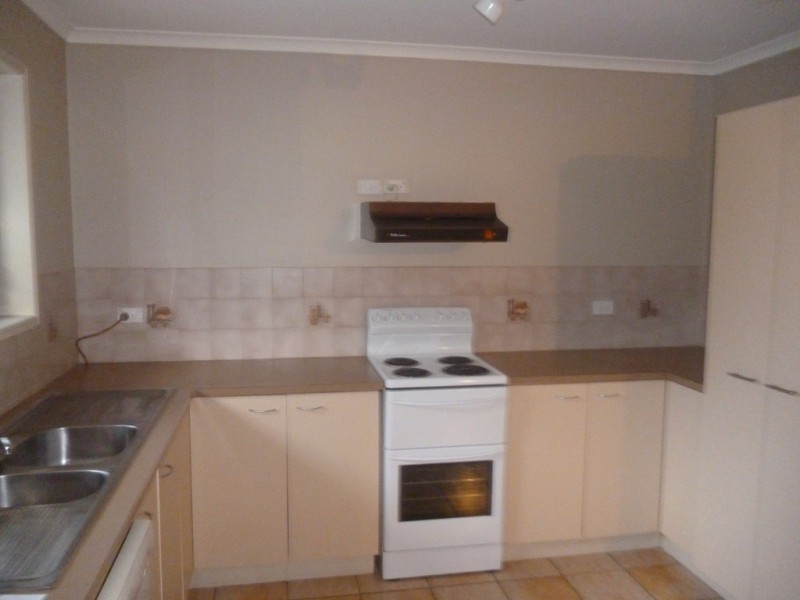 8 Melong Street, Scarness QLD 4655