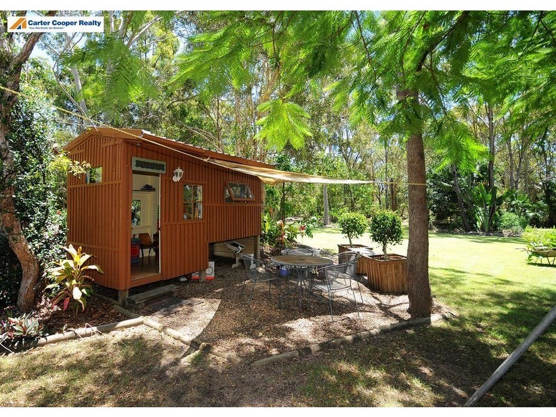 22 Senor Avenue, Urangan QLD 4655