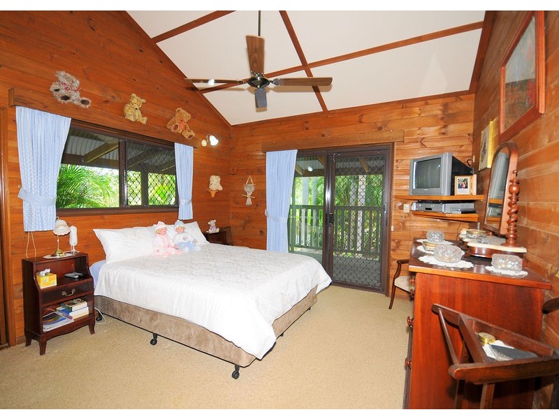 22 Senor Avenue, Urangan QLD 4655