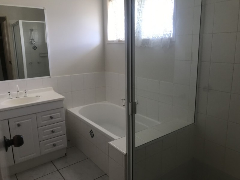 17 Kirton Road, Point Vernon QLD 4655