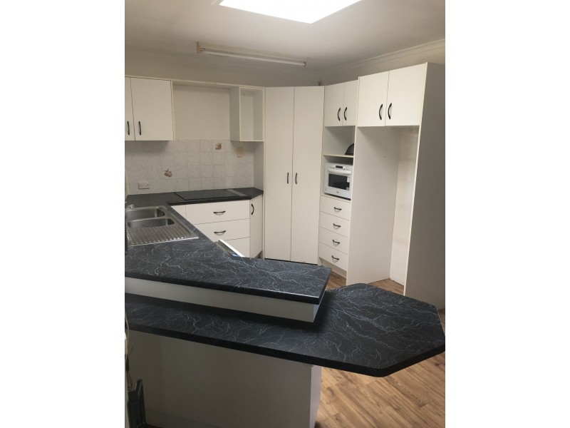 37 Limpus Street, Urangan QLD 4655