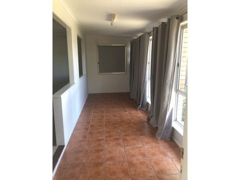 37 Limpus Street, Urangan QLD 4655