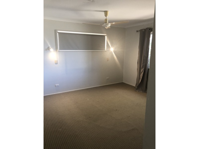 37 Limpus Street, Urangan QLD 4655